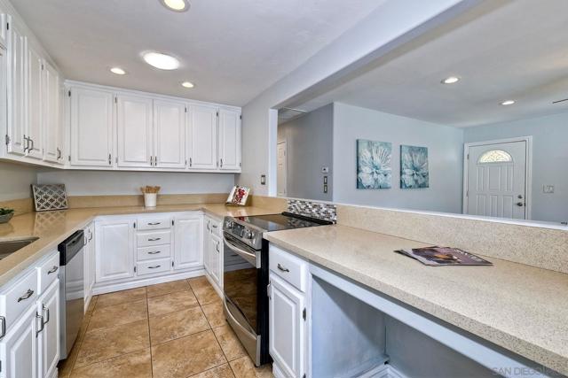 9158 Heatherdale St, Santee CA: https://media.crmls.org/mediaz/38085ba4-c148-4115-939a-a7a5f764b116.jpg