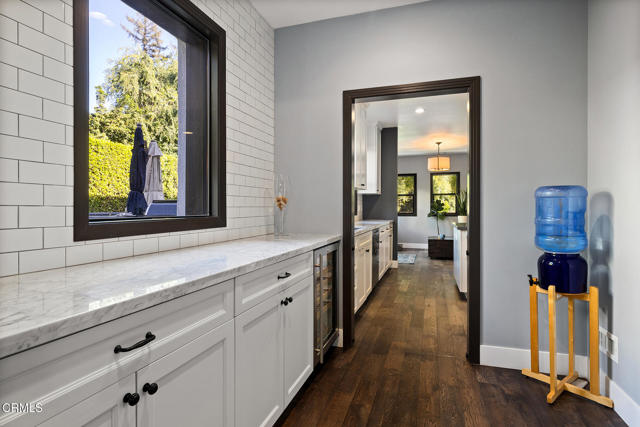 1052 New York Drive, Altadena CA: https://media.crmls.org/mediaz/380865c9-f349-496b-8361-b22aa35728fe.jpg
