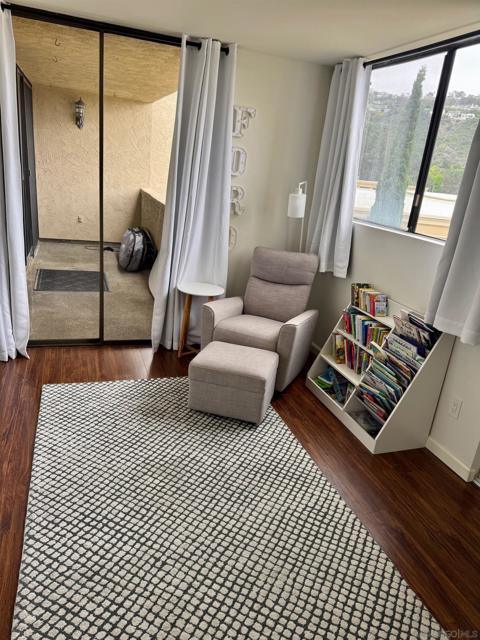 2420 Torrey Pines Rd, La Jolla CA: https://media.crmls.org/mediaz/3808d9b5-f1b1-4a62-87c3-73a675113f74.jpg