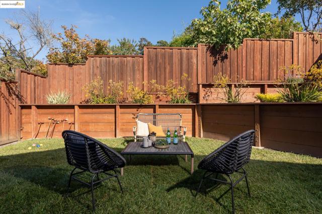 207 Cambridge Ave, Kensington CA: https://media.crmls.org/mediaz/38091b6e-c9dd-4d4b-819e-a5bb0453a46a.jpg