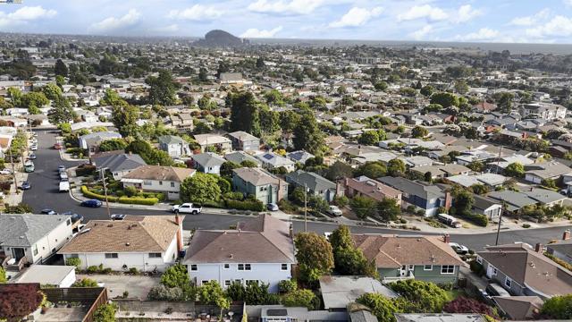 1748 Wesley Ave, El Cerrito CA: https://media.crmls.org/mediaz/38095eb2-32a9-4cce-b7e5-40e3b9083cd4.jpg