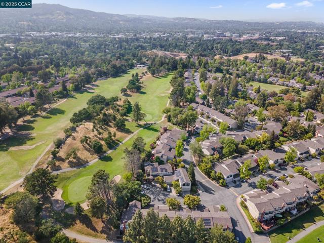 1706 Siskiyou Dr, Walnut Creek CA: https://media.crmls.org/mediaz/380a1f2d-ab1c-45a4-9c20-0861b0f714ed.jpg