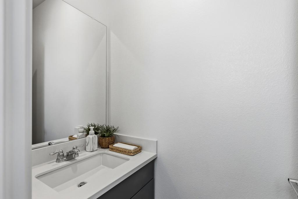 https://media.crmls.org/mediaz/380a5e7c-fea7-415e-9757-f8afc127c03f.jpg?preset=X-Large