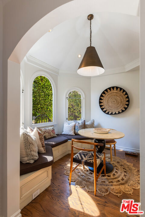 724 N Spaulding Avenue, Los Angeles CA: https://media.crmls.org/mediaz/380a616e-2d9c-4dc7-a731-9a602e28532c.jpg