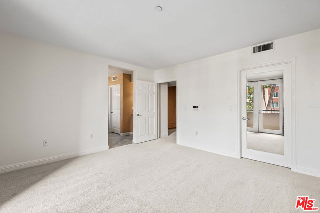 5831 Seawalk Drive, Playa Vista CA: https://media.crmls.org/mediaz/380adb4d-e4c5-4f3a-a1d5-dcc77ddce01b.jpg