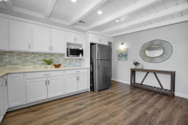 38392 Nebo Dr, Fremont CA: https://media.crmls.org/mediaz/380ae76f-7907-46b8-9014-753dbb15bf90.jpg