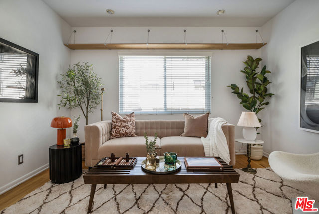 122 Thornton Place, Venice CA: https://media.crmls.org/mediaz/380b0c47-ee28-4ad6-a889-cd1846d32d16.jpg