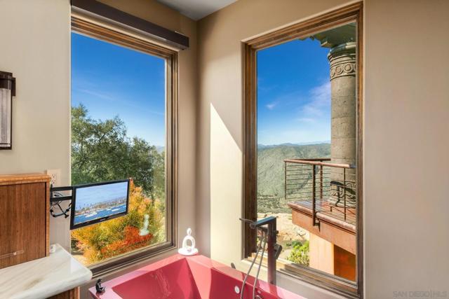 19210 Highland Hills Dr, Ramona CA: https://media.crmls.org/mediaz/380b72ca-5fd2-439d-8017-cc509d18c93b.jpg