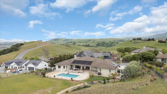 4116 Ashford Circle, Hollister CA: https://media.crmls.org/mediaz/380b7f23-4522-4cb3-ba1d-8df9563b96cb.jpg