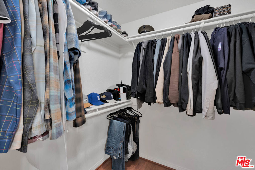 https://media.crmls.org/mediaz/380b87e1-2b61-4264-94c7-4590ddb566fb.jpg?preset=X-Large