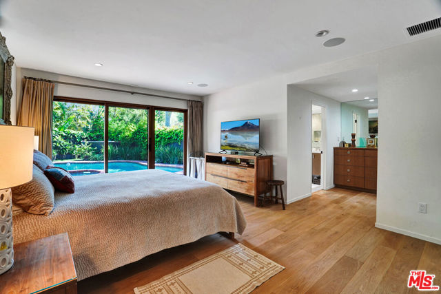 30612 Sicomoro Drive, Malibu CA: https://media.crmls.org/mediaz/380bd58a-d220-4d91-a90c-e4a20e5148ec.jpg