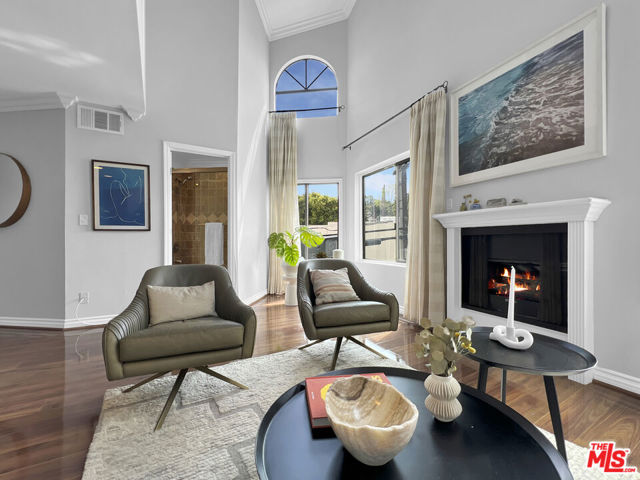 4211 Arch Drive, Studio City CA: https://media.crmls.org/mediaz/380bd830-99fd-4597-abe2-c7b531a16531.jpg