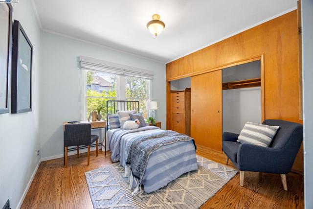 898 Union St, Alameda CA: https://media.crmls.org/mediaz/380beed6-8986-4066-b7e3-bd314de372bb.jpg
