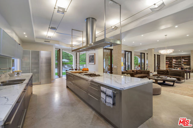 623 N ALTA Drive, Beverly Hills CA: https://media.crmls.org/mediaz/380c0b38-7ae5-43e2-a34f-e027c5b69da8.jpg