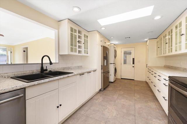 1617 E Paseo El Mirador, Palm Springs CA: https://media.crmls.org/mediaz/380c26ea-4af4-4853-8b6d-f33b40749db2.jpg