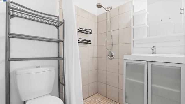 1621 E 38Th St, Oakland CA: https://media.crmls.org/mediaz/380c55e3-ea2a-438c-baf2-4206f47741a9.jpg