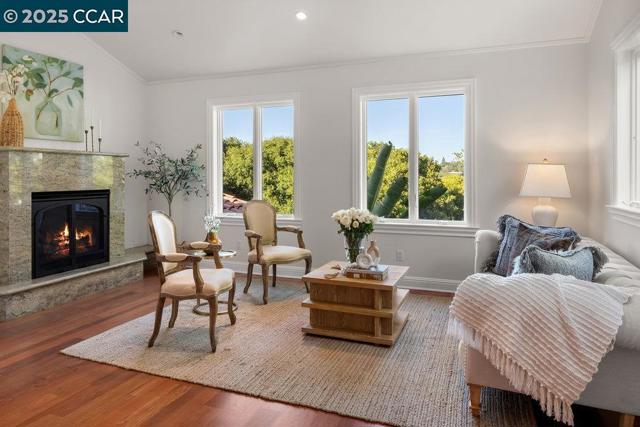 128 Oak Rd, Orinda CA: https://media.crmls.org/mediaz/380c8d37-bd71-4ee7-b2bf-c247d285f367.jpg