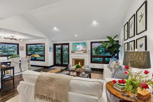 350 Punta Baja Dr, Solana Beach CA: https://media.crmls.org/mediaz/380cba35-c196-434c-bb8c-36a3b7899f95.jpg
