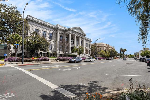 925 GRANDVIEW AVE, Martinez CA: https://media.crmls.org/mediaz/380d4aa7-df2b-4a71-8359-c06aca040f38.jpg
