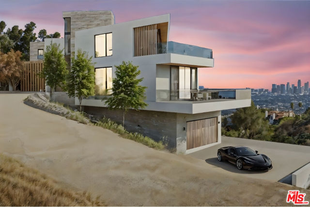 1510 N Tigertail Road, Los Angeles CA: https://media.crmls.org/mediaz/380d52d6-22d1-45e6-8db5-5930d32975ec.jpg