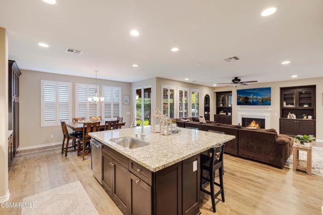 13170 Bent Grass Place, Moorpark CA: https://media.crmls.org/mediaz/380e2b7c-b259-4bf4-9db9-b392609c27e5.jpg