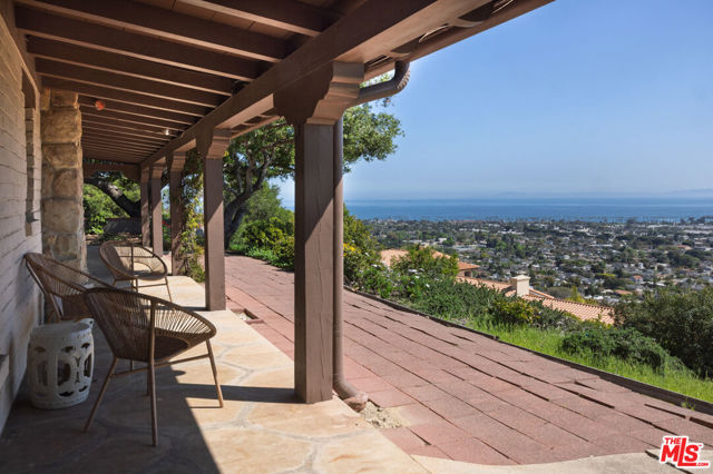 98 Loma Media Road, Santa Barbara CA: https://media.crmls.org/mediaz/380ebb3d-0ec8-4e63-a216-f3928409a1a4.jpg