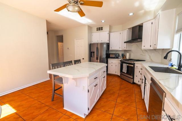 3514 Lake Park Avenue, Fallbrook CA: https://media.crmls.org/mediaz/380f2383-92e0-461e-89d3-3dabc915526c.jpg