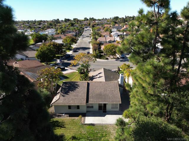 4835 Glenhaven Dr, Oceanside CA: https://media.crmls.org/mediaz/381049d8-7b27-49b1-ac5f-6584950514c4.jpg