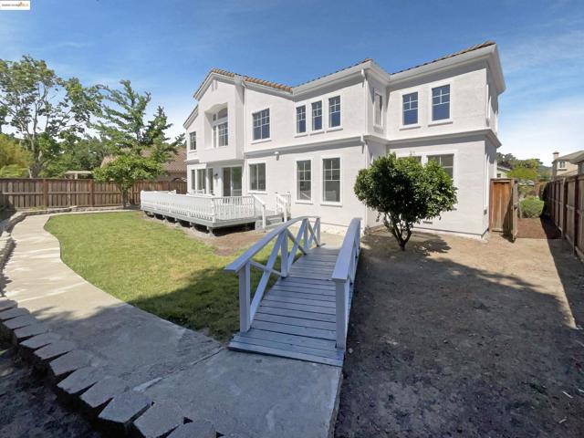 5214 Pavilion Ct, Fairfield CA: https://media.crmls.org/mediaz/3810b5df-d504-4943-bd6e-2fa81237c46a.jpg