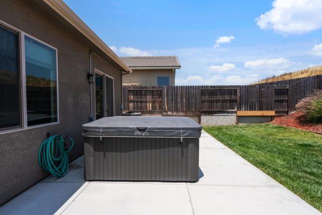 1621 Castlerock Drive, Hollister CA: https://media.crmls.org/mediaz/381110b8-daa5-42f9-8dfb-89766c50d286.jpg