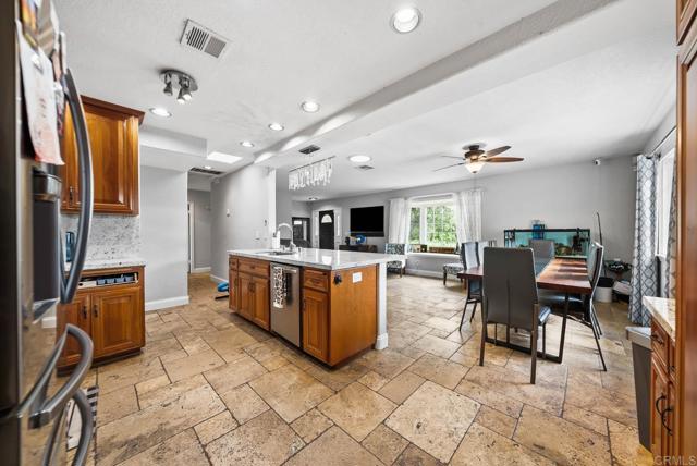 Detail Gallery Image 13 of 49 For 10820 Dutton Dr, La Mesa,  CA 91941 - 4 Beds | 2 Baths