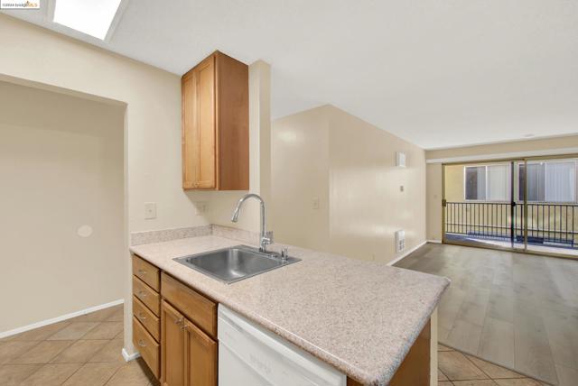 Image 10 of 32 For 85 Vernon St  102