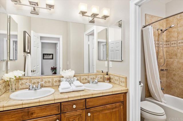31662 Orange Blossom Ct, Valley Center CA: https://media.crmls.org/mediaz/381204bc-6133-4d25-a604-4ae0a7b6994e.jpg