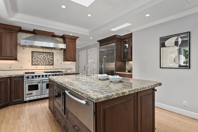60 Vasilakos Way, Menlo Park CA: https://media.crmls.org/mediaz/381290f3-d702-4340-a606-795e956bf756.jpg