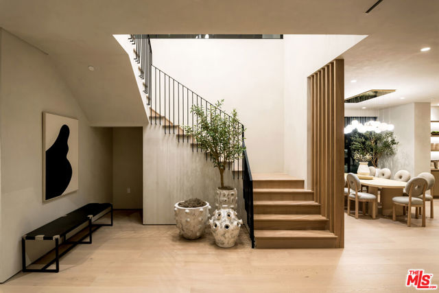 4165 Nagle Avenue, Sherman Oaks CA: https://media.crmls.org/mediaz/3812bec6-d01e-445d-8219-8951542442a3.jpg