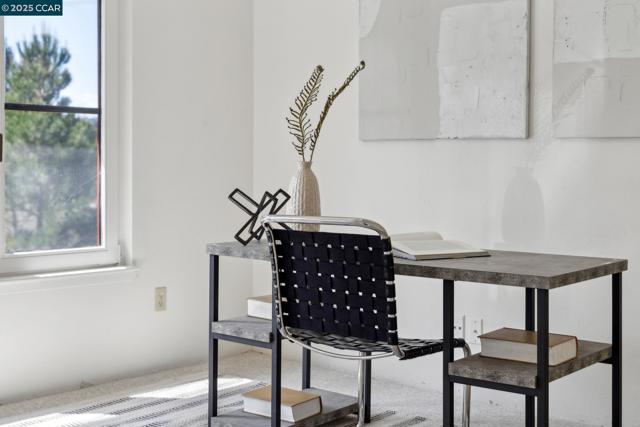 19 Via Barcelona, Moraga CA: https://media.crmls.org/mediaz/38134303-787d-4553-ac3a-5d81340174c8.jpg