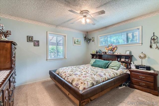 531 Silverbrook Dr, El Cajon CA: https://media.crmls.org/mediaz/3814c976-74aa-4d38-8940-acf5c67f0827.jpg