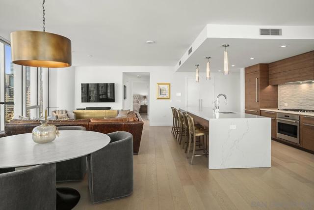 888 W E Street, San Diego CA: https://media.crmls.org/mediaz/38150fe2-0525-474f-a9cb-b33a141ed347.jpg