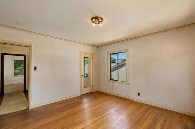 1317 Laguna Avenue, Burlingame CA: https://media.crmls.org/mediaz/38155c48-e272-49fe-bd85-6fbaf3765e2d.jpg