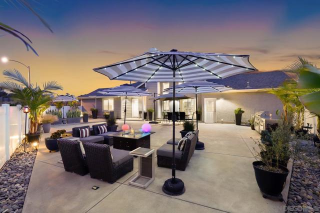 6951 Quiet Cove Dr, Carlsbad CA: https://media.crmls.org/mediaz/3815f121-a9c9-45aa-a5f8-280e24efb904.jpg