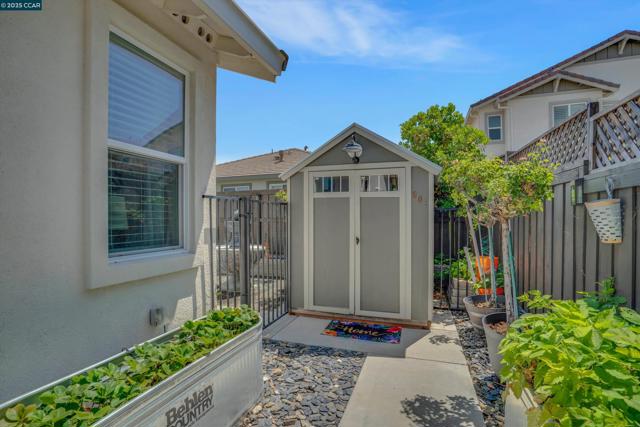 901 Goldfinch Cir, Vacaville CA: https://media.crmls.org/mediaz/3816329d-326a-42e9-b85e-5f196b93875e.jpg