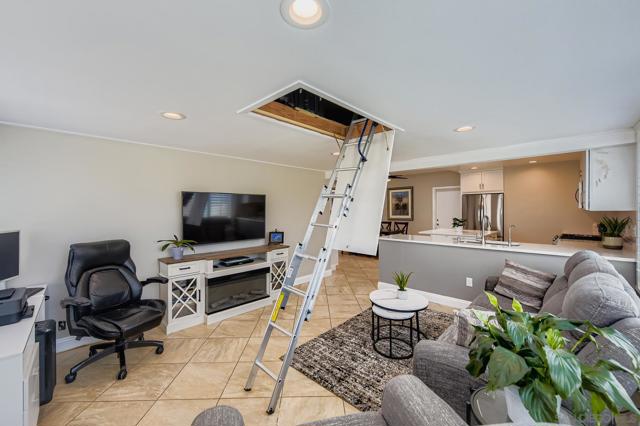 12450 Robison Blvd, Poway CA: https://media.crmls.org/mediaz/38165dfb-d17f-4ff4-9826-6fe616ddd4a1.jpg