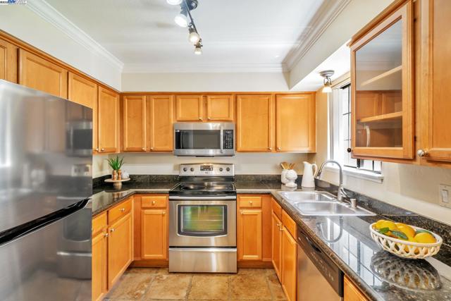 383 Eastridge Dr, San Ramon CA: https://media.crmls.org/mediaz/381689cd-cbec-4f1a-b2a4-5463213faa35.jpg