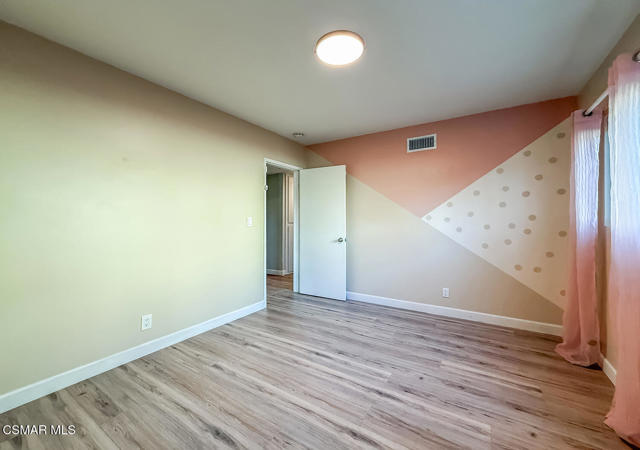 1251 Buckingham Drive, Thousand Oaks CA: https://media.crmls.org/mediaz/3817027e-80ab-435f-beab-0d1dfbf097fe.jpg