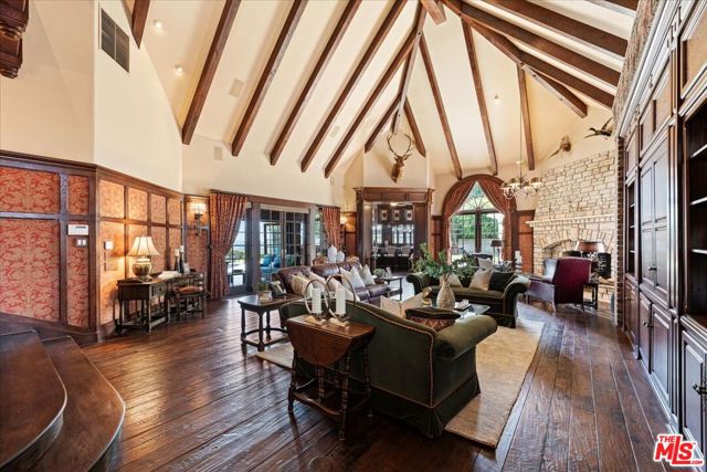 19000 Dorlon Drive, Tarzana CA: https://media.crmls.org/mediaz/38171297-73b1-475f-ad54-8263c45b56fe.jpg