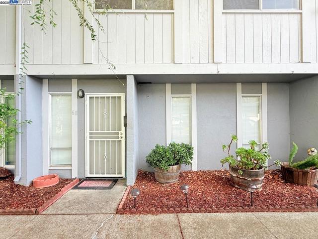 68 El Toro Ct, Fairfield CA: https://media.crmls.org/mediaz/381736a2-8e4e-4170-9a39-332530375acc.jpg