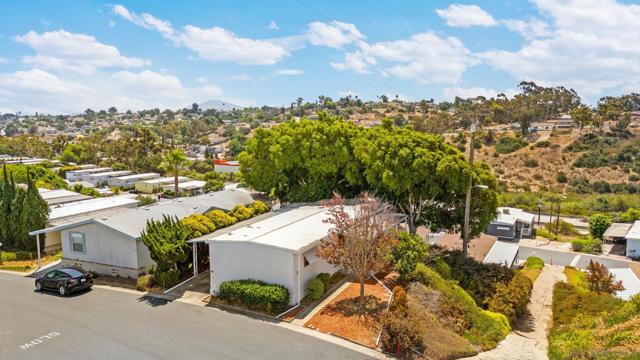 2003 Bayview Heights Dr, San Diego CA: https://media.crmls.org/mediaz/38173be9-208d-43c1-a12b-6bb27b0e2cb6.jpg
