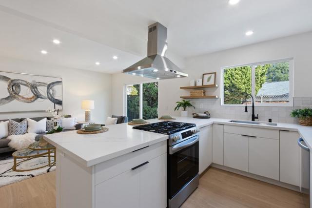 Image 4 of 55 For 868 Laburnum Drive