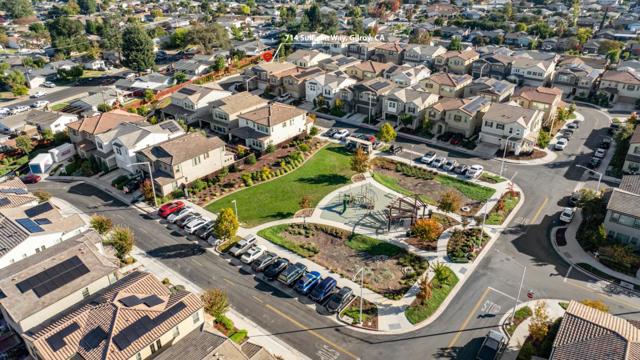 714 Sullivan Way, Gilroy CA: https://media.crmls.org/mediaz/3817ae25-938b-4ea8-b5c0-83bb5f2b3ad1.jpg