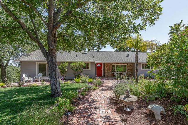 13038 Vista Del Valle Court, Los Altos Hills CA: https://media.crmls.org/mediaz/3817bbea-a7a5-49d4-b6ae-dc8c9603f672.jpg